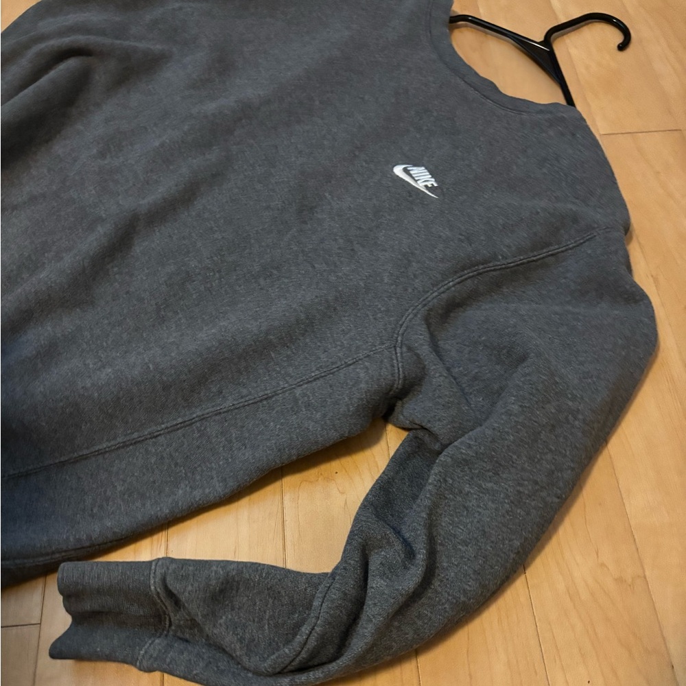 LARGE NIKE CHARCOAL GRAY CREWNECK SWEATSHIRT